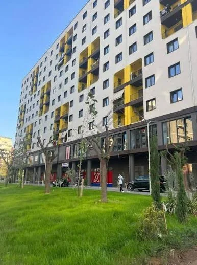 Tirane, jepet me qera apartament 2+1 , 450 € 