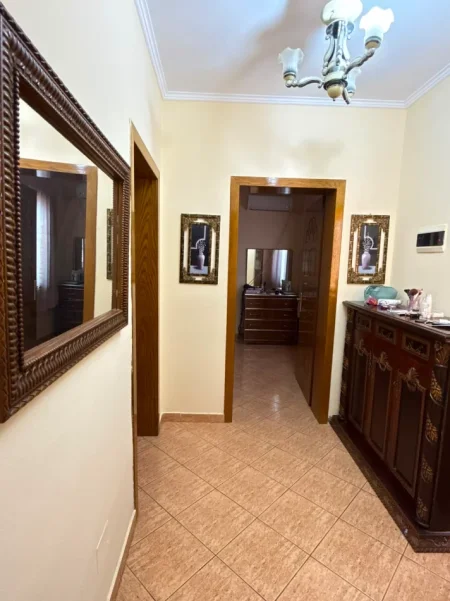 Tirane, jepet me qera apartament 1+1 Kati 3, 65 m² 450 € (21 Dhjetori)