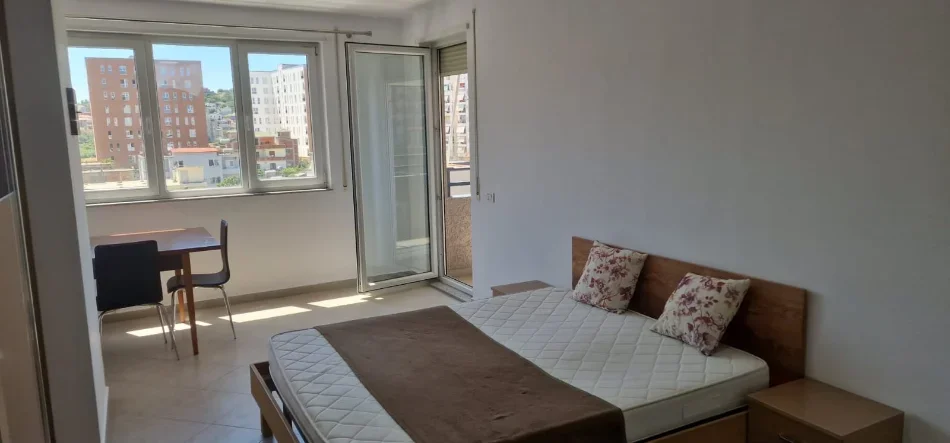Tirane, jepet me qera apartament 2+1 Kati 3, 95 m² 500 € (Vila L ne Astir)