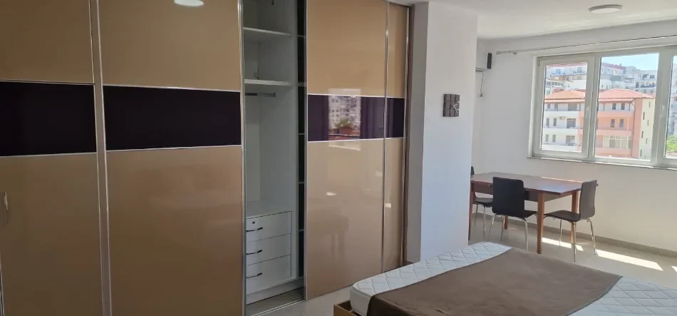 Tirane, jepet me qera apartament 2+1 Kati 3, 95 m² 500 € (Vila L ne Astir)