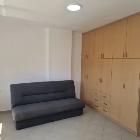 Tirane, jepet me qera apartament 2+1 Kati 3, 95 m² 500 € (Vila L ne Astir)