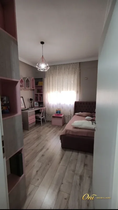 Tirane, jepet me qera apartament 2+1 Kati 1, 100 m² 600 € (KOPSHTI BOTANIK)
