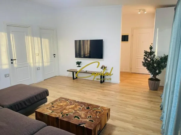 Tirane, jepet me qera apartament+verande | Penthouse 1+1 Kati 9, 100 m² 1.400 € (ISH BLLOKU)