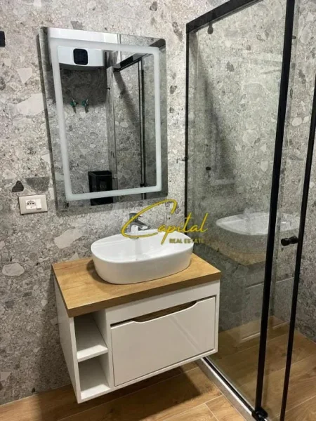 Tirane, jepet me qera apartament+verande | Penthouse 1+1 Kati 9, 100 m² 1.400 € (ISH BLLOKU)