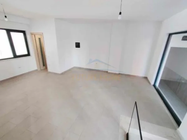 Tirane, shitet dyqan Kati 0, 44 m² 150.000 € (Green City)