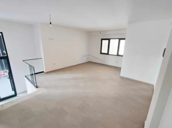 Tirane, shitet dyqan Kati 0, 44 m² 150.000 € (Green City)