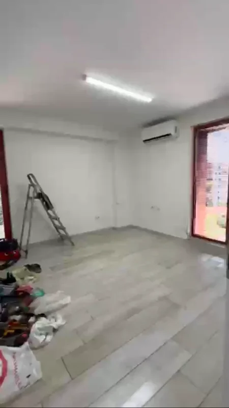Tirane, jepet me qera ambjent biznesi , 155 m² 2.600 € (Rruga e Kavajes)