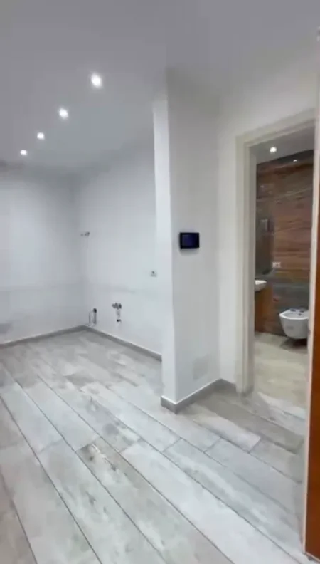 Tirane, jepet me qera ambjent biznesi , 155 m² 2.600 € (Rruga e Kavajes)