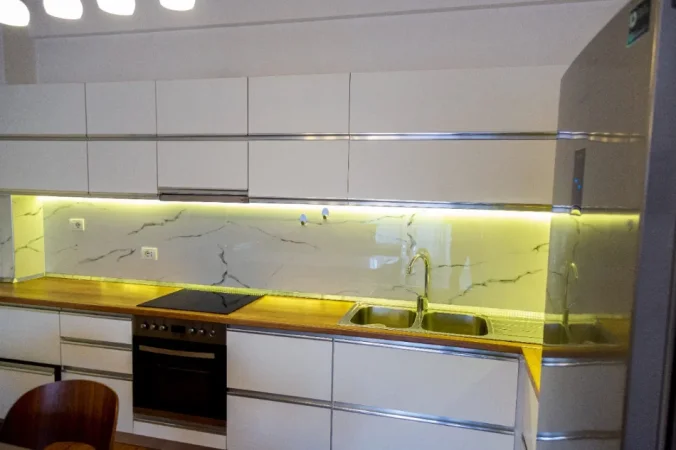 Tirane, jepet me qera apartament 2+1 Kati 7, 115 m² 700 € (Green City ,Unaza e Re)