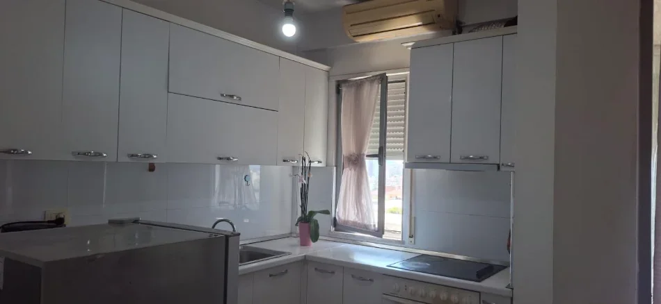 Tirane, jepet me qera apartament 2+1 Kati 2, 76 m² 550 € (RRUGA 5 MAJI)