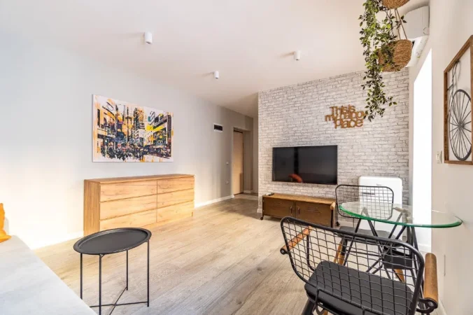 Tirane, jepet me qera apartament 1+1 Kati 2, 40 m² 500 € (SHKOLLA E KUQE)