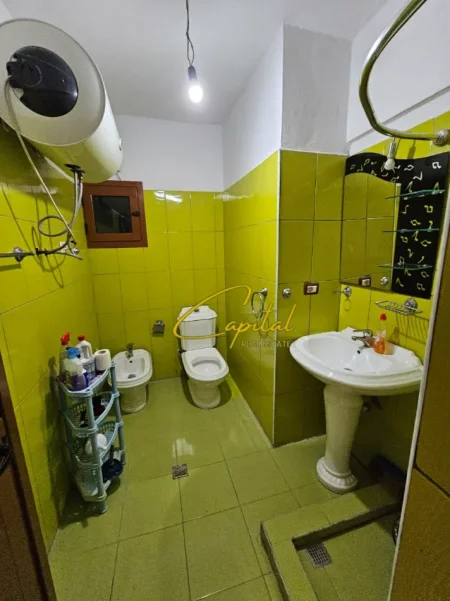 Tirane, jepet me qera apartament 2+1 Kati 9, 100 m² 550 € (LAPRAKE)