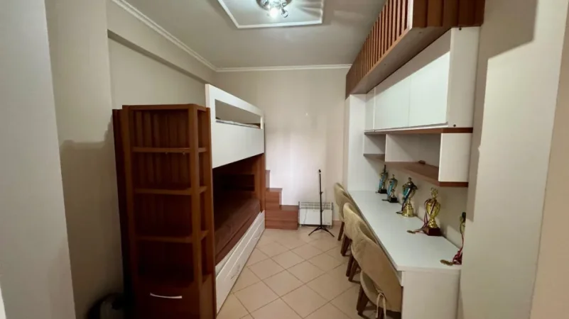 Tirane, jepet me qera apartament 2+1 Kati 2, 85 m² 700 € (KODRA E DIELLIT)