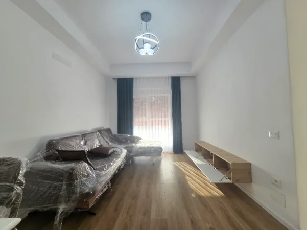 Tirane, jepet me qera apartament 2+1+Ballkon Kati 8, 76 m² 610 € 