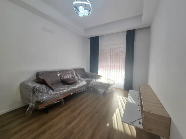 Tirane, jepet me qera apartament 2+1+Ballkon Kati 8, 76 m² 610 € 