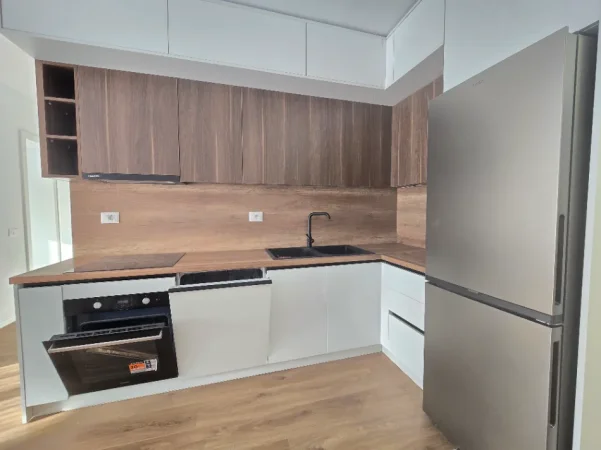 Tirane, jepet me qera apartament 2+1+Ballkon Kati 8, 76 m² 610 € 