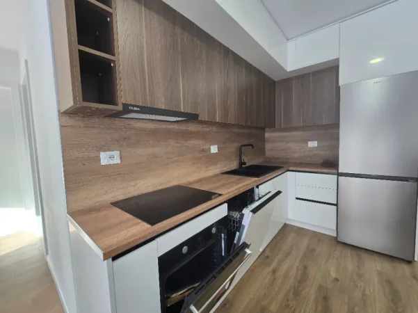 Tirane, jepet me qera apartament 2+1+Ballkon Kati 8, 76 m² 610 € 