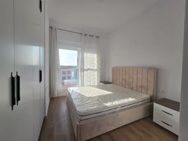 Tirane, jepet me qera apartament 2+1+Ballkon Kati 8, 76 m² 610 € 