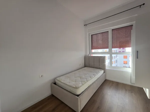 Tirane, jepet me qera apartament 2+1+Ballkon Kati 8, 76 m² 610 € 