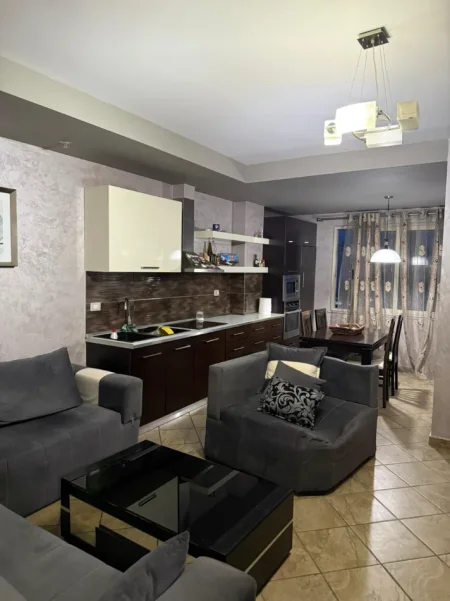 Tirane, jepet me qera apartament 2+1 Kati 5, 75 m² 600 € (21 DHJETORI)