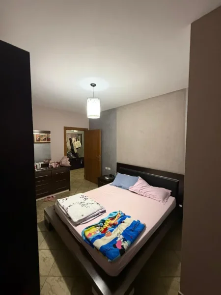 Tirane, jepet me qera apartament 2+1 Kati 5, 75 m² 600 € (21 DHJETORI)