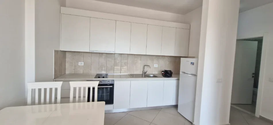Tirane, jepet me qera apartament 1+1 Kati 2, 74 m² 500 € (RRUGA E DIBRES)
