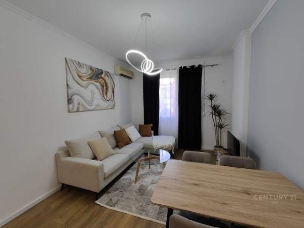 Tirane, jepet me qera apartament Kati 1, 60 m² 600 Euro (liqeni i thate)