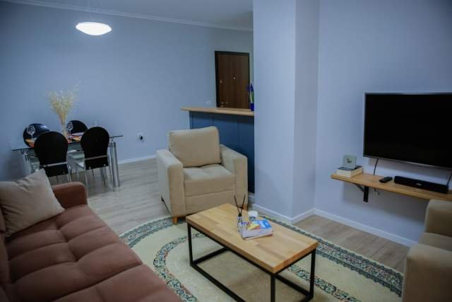 jepet me qera 100 m² 750 Euro