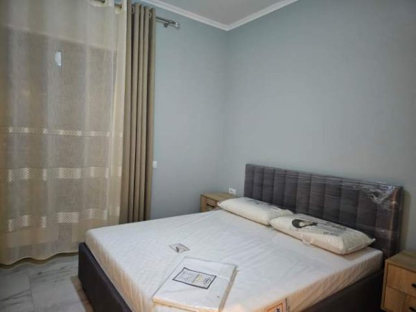 Tirane, jepet me qera apartament 1+1 Kati 3, 50 m² 400 Euro (astir)