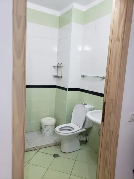 Tirane, jepet me qera 80 m² 400 Euro (Kopshti Botanik)
