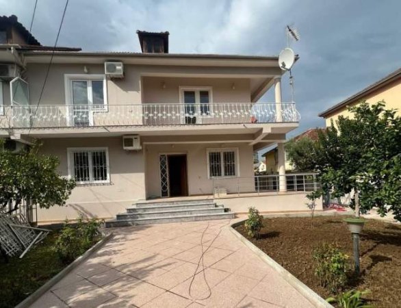 Tirane, jepet me qera Vile 2 Katshe Kati 2, 200 m² 1.850 Euro (Blloku Vilave Selite)