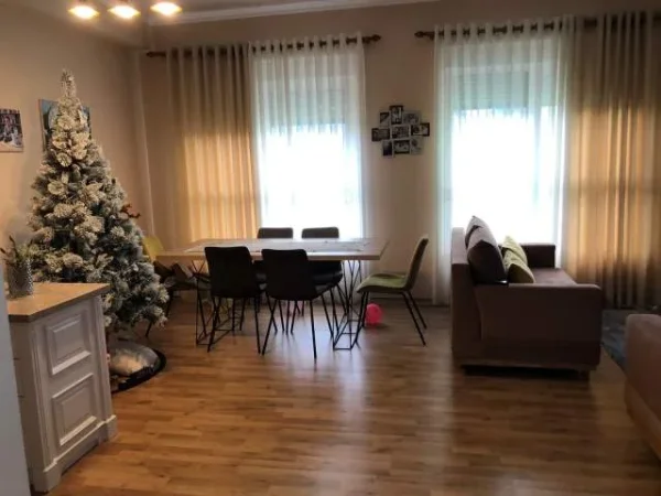 Tirane, jepet me qera apartament 2+1 Kati 5, 95 m² 450 € (Ali Demi, Kompleksi Mangalem 21)
