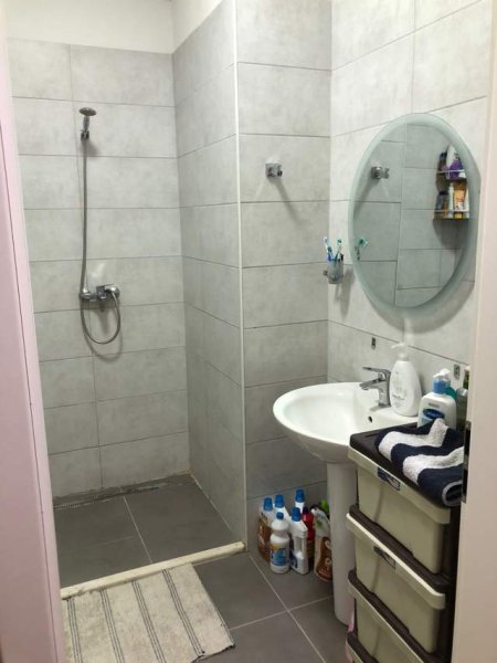 Tirane, jepet me qera apartament 2+1 Kati 5, 95 m² 450 Euro (ali demi)