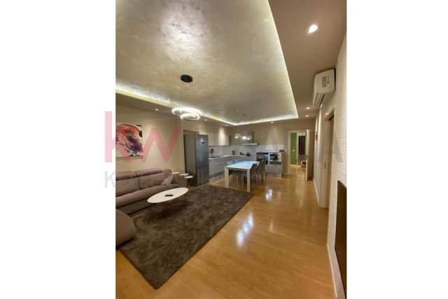 Tirane, jepet me qera apartament 2+1 Kati 1, 200 m² 1.000 Euro (komuna e parisit)