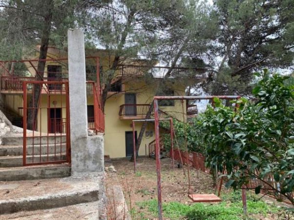 Shengjin, shitet Vile 2 Katshe Kati 4, 660 m² 415.000 Euro (Rruga Shkreli 21)