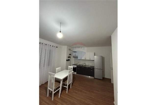 Tirane, jepet me qera apartament 1+1 73 m² 400 Euro