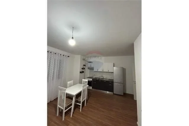 Tirane, jepet me qera apartament 1+1 73 m² 400 Euro