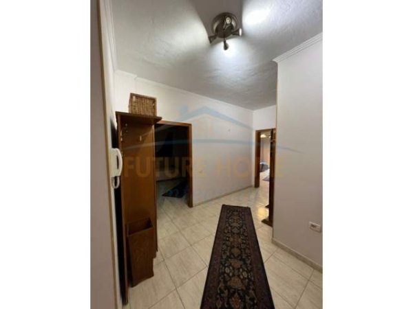 Tirane, jepet me qera apartament 2+1 Kati 3, 110 m² 450 Euro (Ali Demi)