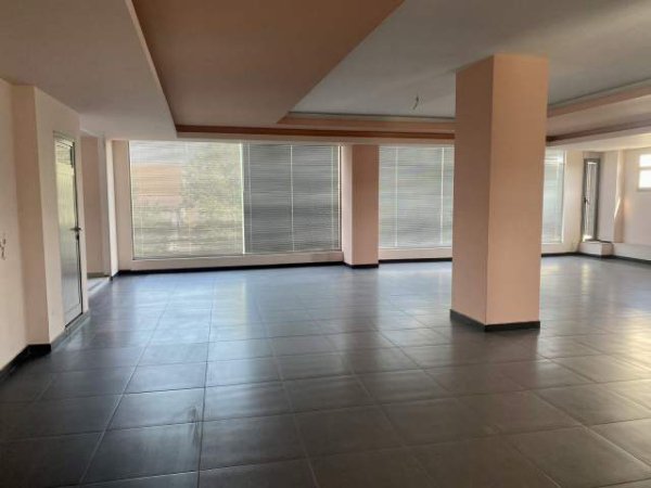 Tirane, jepet me qera ambjent biznesi Kati 1, 240 m² 2.000 Euro (Siri Kodra te ish Frigoriferi)