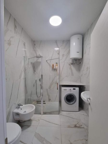 Tirane, jepet me qera apartament 1+1 Kati 10, 72 m² 700 Euro (rruga e Barrikadave)