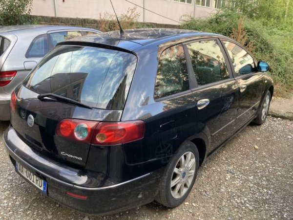 Tirane, shes makine karavan Fiat Croma Viti 2007, 2.000 Euro