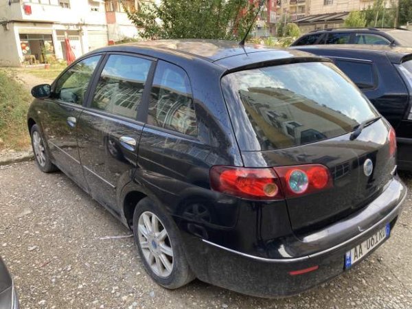 Tirane, shes makine karavan Fiat Croma Viti 2007, 2.000 Euro