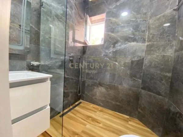 Tirane, jepet me qera Vile 2 Katshe Kati 1, 550 Euro (Prane spitalit amerikan 2)