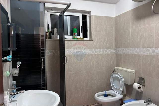 Tirane, shitet apartament 2+1 Kati 3, 90 m² 107.000 Euro (Porcelan, prane TV Klan)