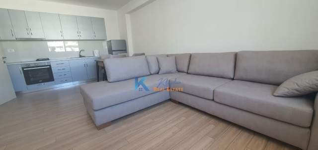 Tirane, jepet me qera apartament 2+1+BLK Kati 2, 90 m² 500 Euro (Rruga 5 Maji)