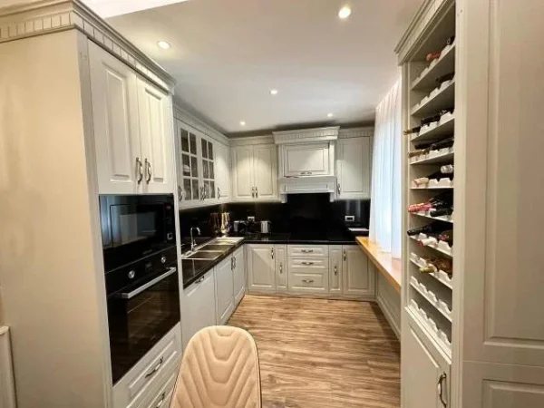 Tirane, shes apartament 3+1+A+BLK Kati 5, 202 m² 500.000 Euro (Liqeni i Thate)