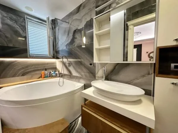 Tirane, shes apartament 3+1+A+BLK Kati 5, 202 m² 500.000 Euro (Liqeni i Thate)