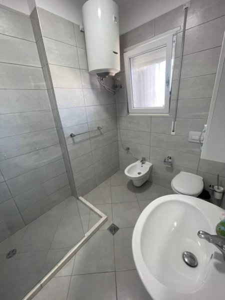 Tirane, jepet me qera apartament Kati 8, 115 m² 1.100 Euro (Pazari i Ri)