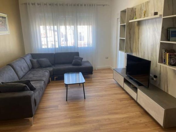 Tirane, jepet me qera apartament Kati 8, 115 m² 1.100 Euro (Pazari i Ri)