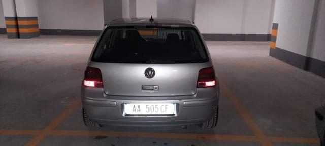 Tirane, shes makine Volkswagen GOLF 4 Viti 2002, 190.000 Leke